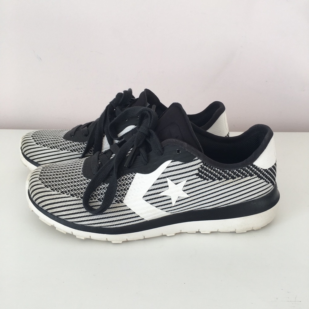 Converse sneaker: women’s size 6.5